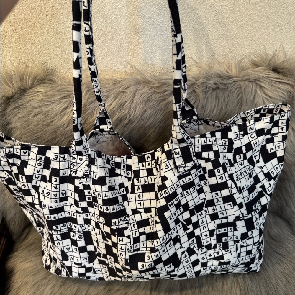 PRICE FIRM Diane Von Furstenberg Crossword Print Tote - Picture 6 of 9